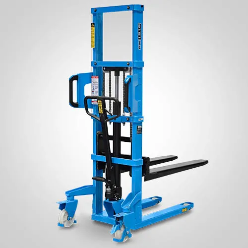 Empilhadeira manual Paletrans PM1516 em Brasília, modelo de 1.500 kg com garfos pretos