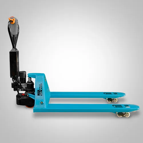 Paletrans TME15 em vista lateral, com garfos de 1.150 mm e rodas tandem de nylon
