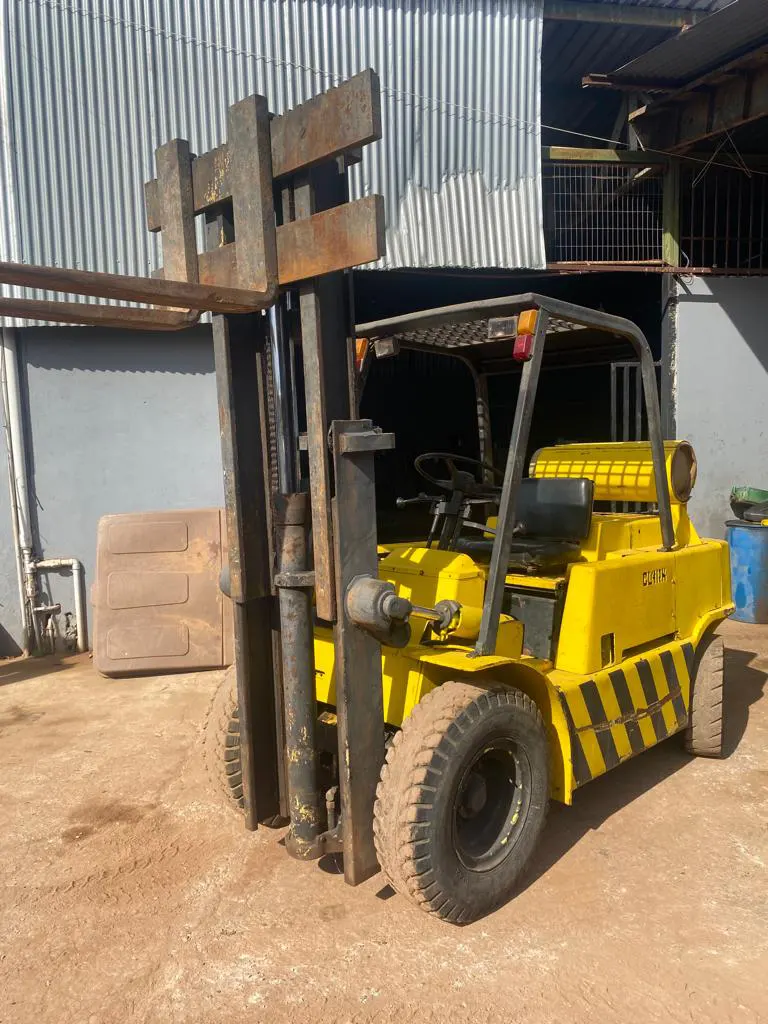 empilhadeira-usada-brasilia-df-clark-3toneladas