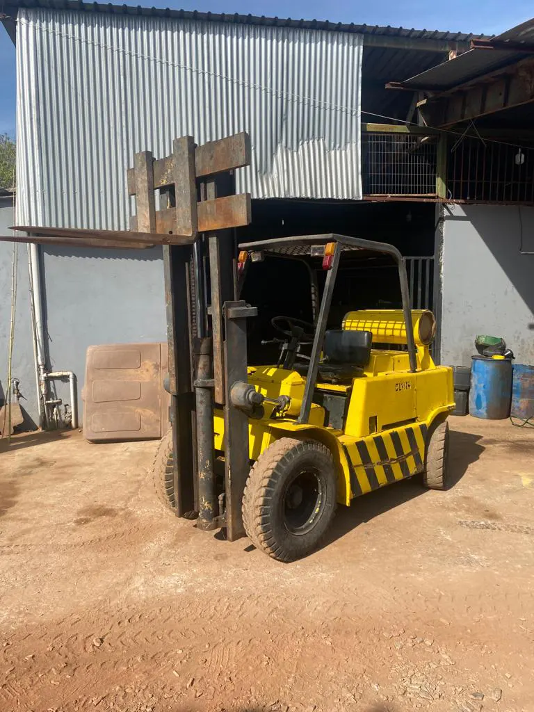 empilhadeira-usada-clark-brasilia-df